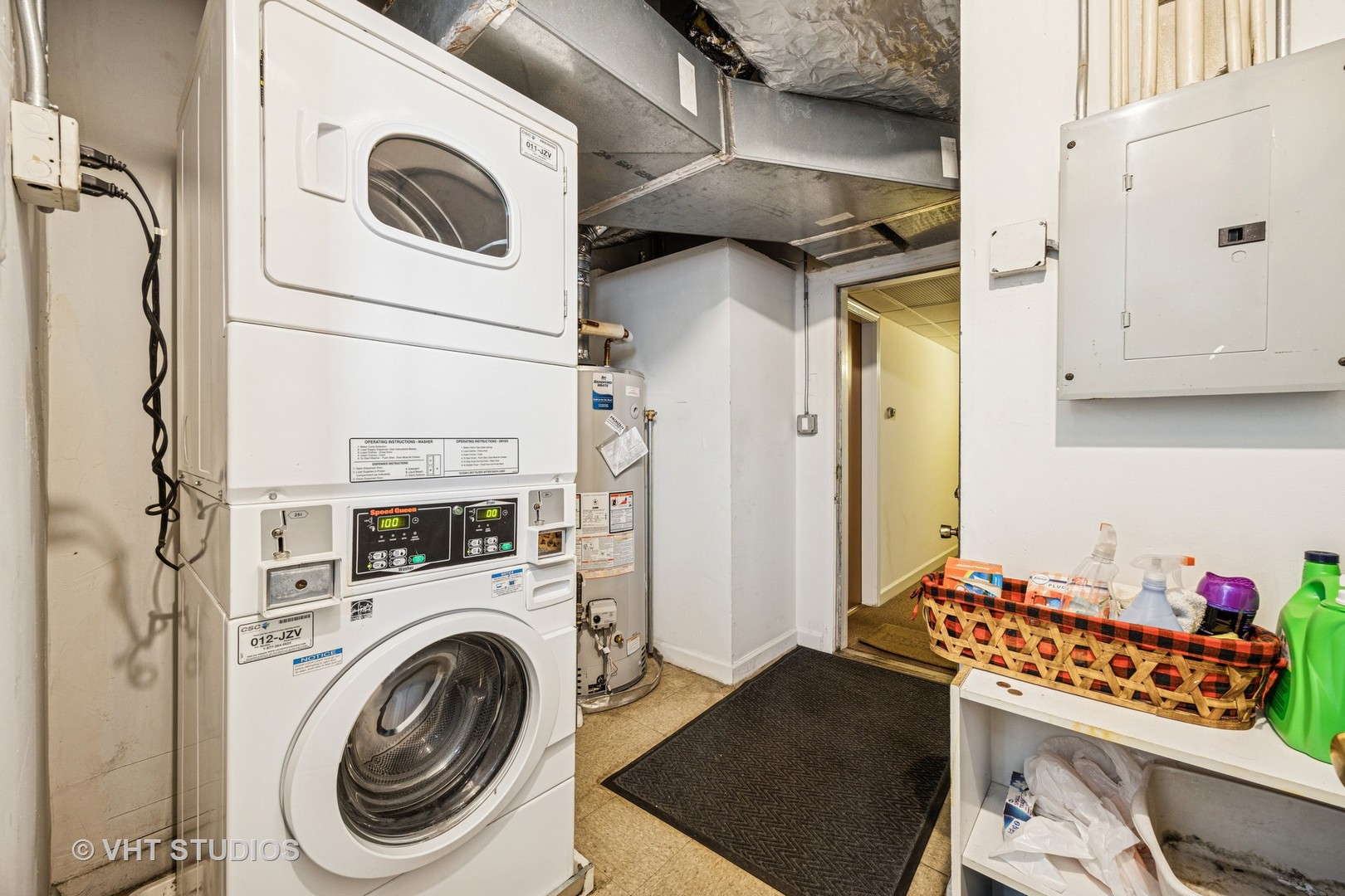 816 North Boulevard, Unit 2F Oak Park, IL 60301 - Photo 19 of 20 a utility room with dryer and washer