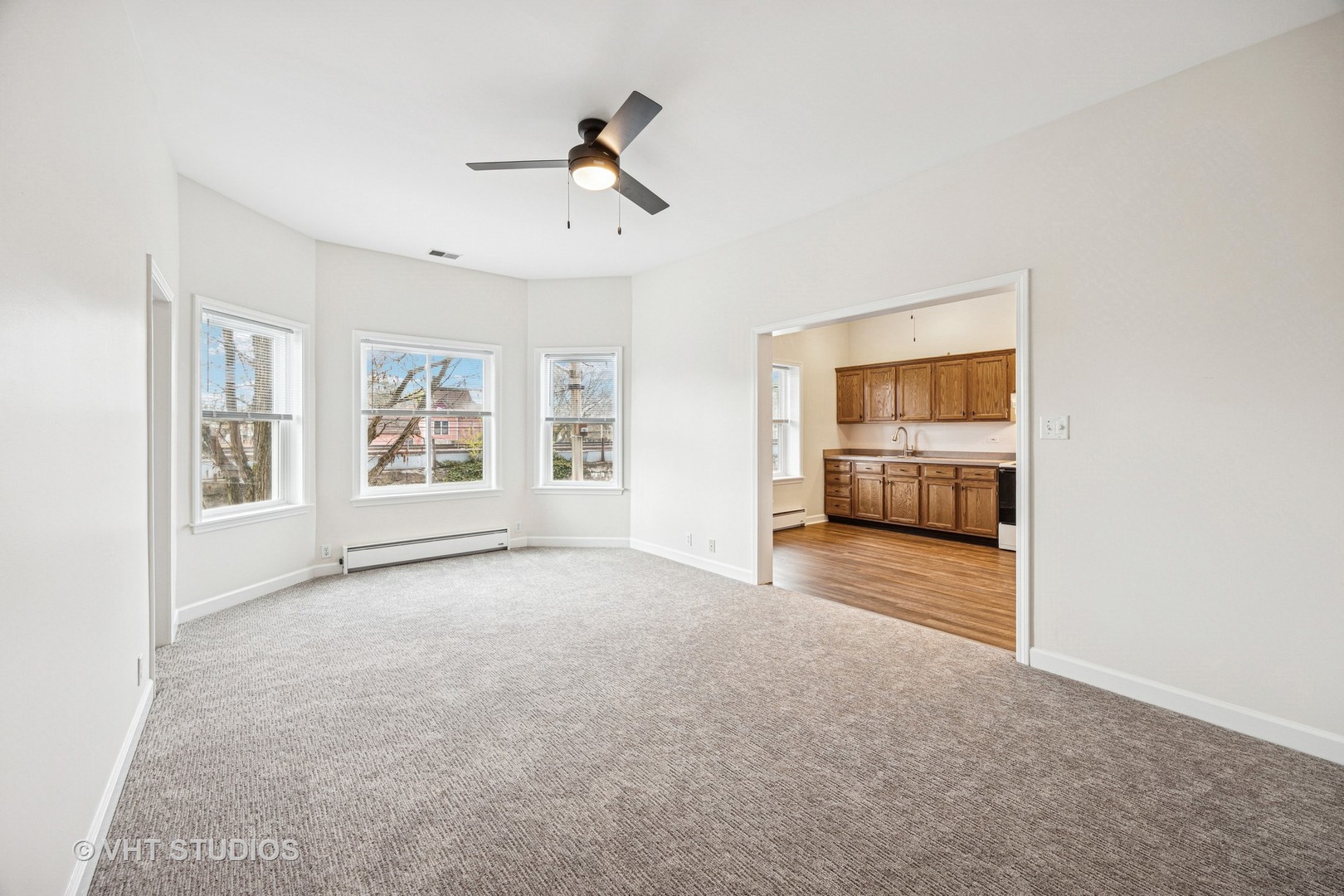 816 North Boulevard, Unit 2F Oak Park, IL 60301 - Photo 6 of 20 a view of empty room with windows