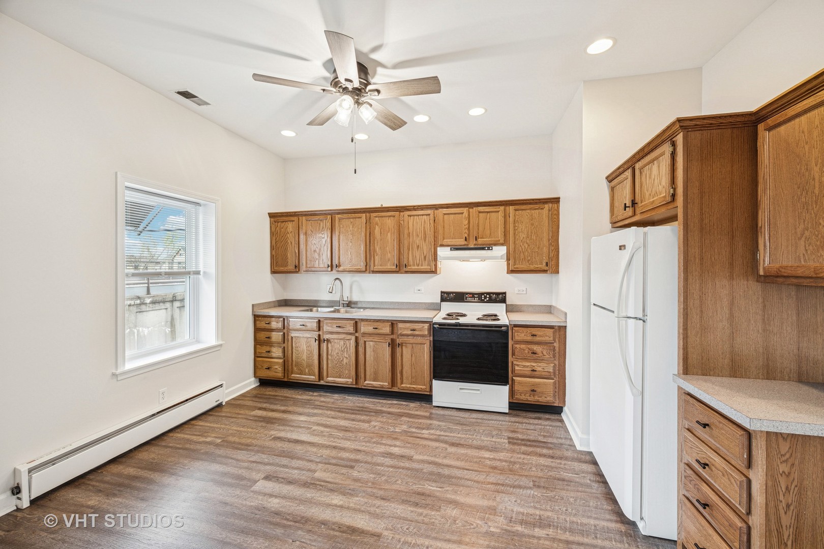 816 North Boulevard, Unit 2F Oak Park, IL 60301 - Photo 9 of 20 a kitchen with granite countertop a refrigerator stove top oven and sink