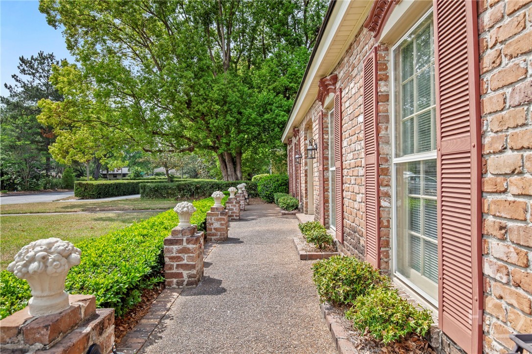 110 East 58th Street Savannah, GA 31405 - Photo 4 of 46