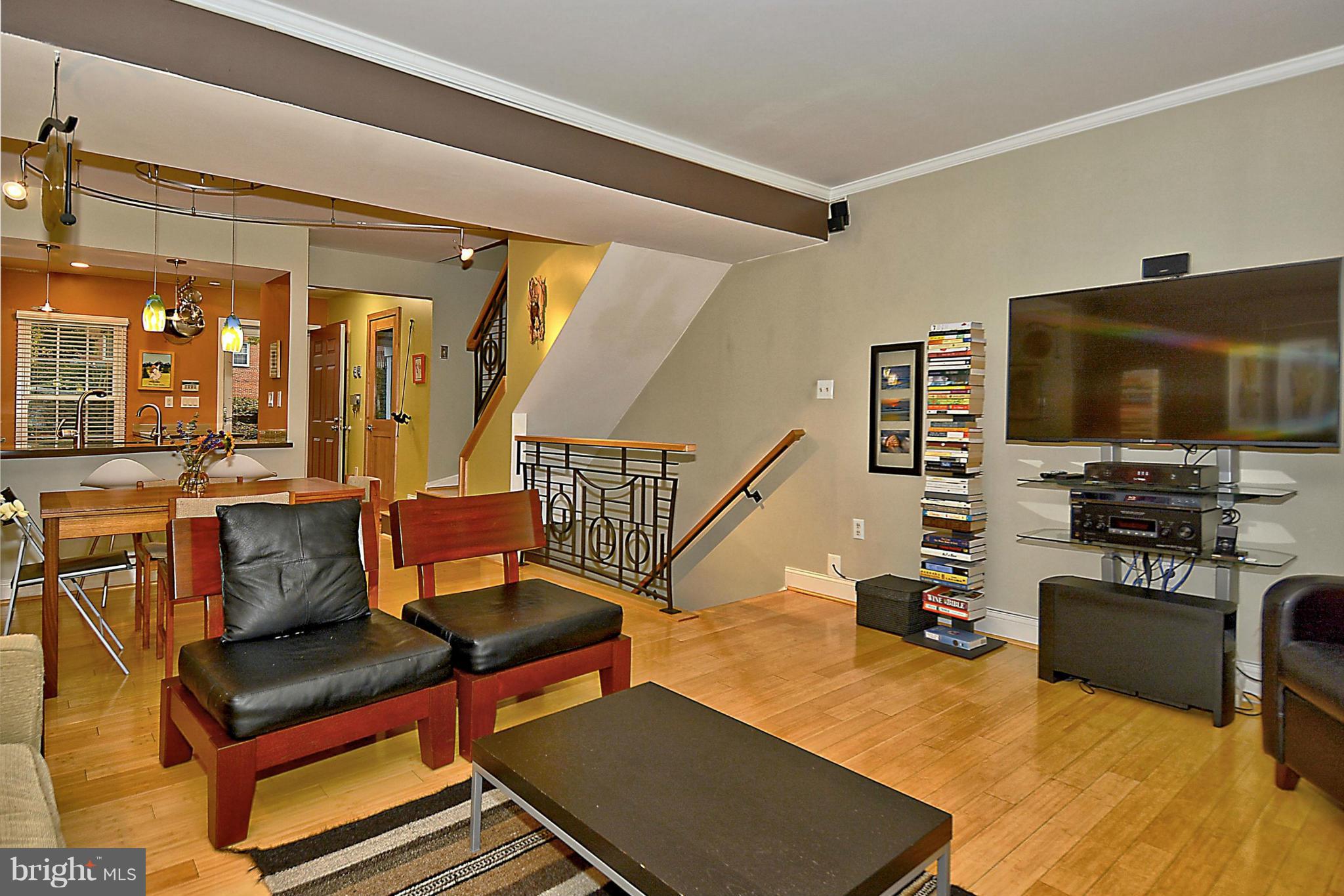 2052 Derby Ridge Lane Silver Spring, MD 20910 - Photo 14 of 26 Living Room