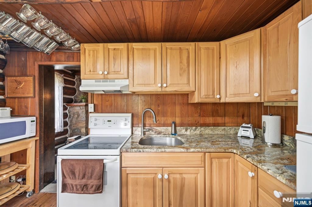 103 Cherry Ridge Road West Milford, NJ 07421 - Photo 17 of 32