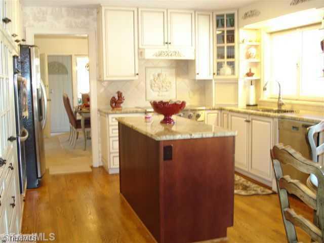 948 Nottingham Road High Point, NC 27262 - Photo 11 of 16 Kitchen.