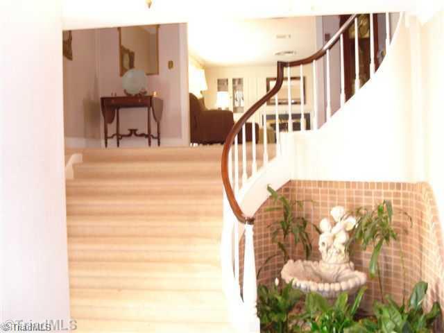 948 Nottingham Road High Point, NC 27262 - Photo 5 of 16 Entry.