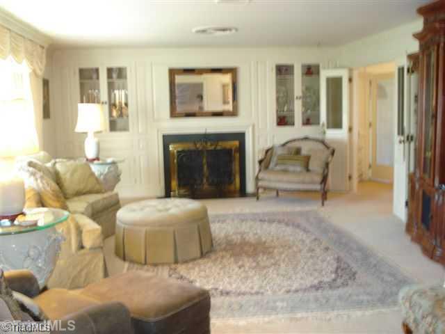 948 Nottingham Road High Point, NC 27262 - Photo 6 of 16 Living Room.