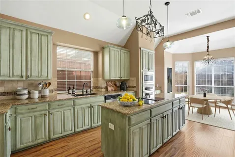 $440,000 | 2221 Templeton Drive, Arlington, TX 76006