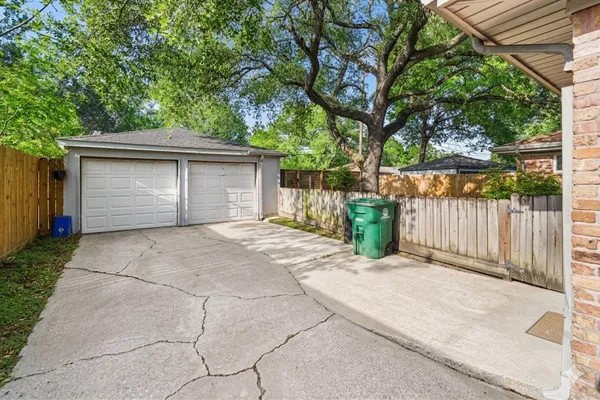 $2,400 | 6002 McKnight Street, Houston, TX 77035