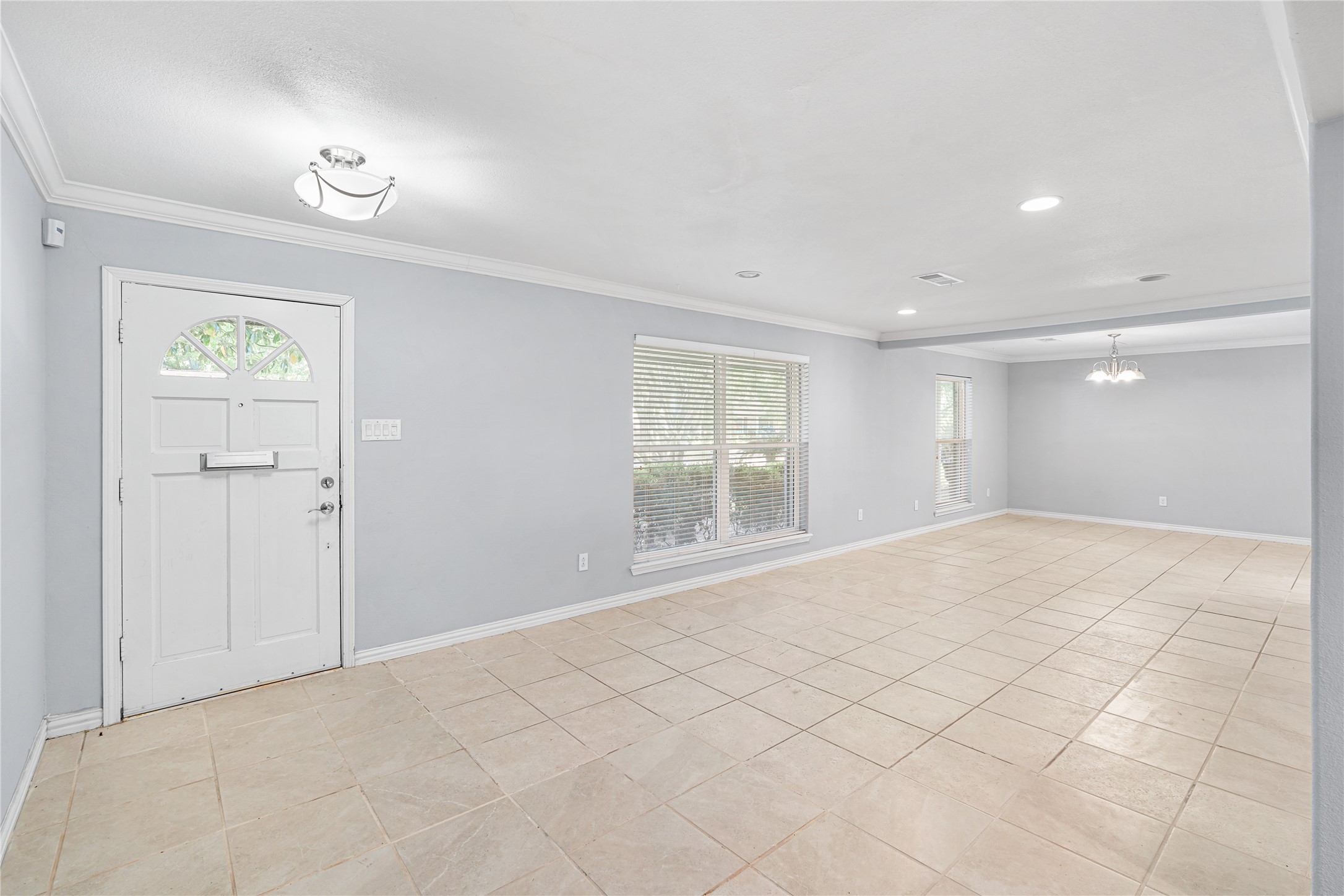 6002 McKnight Street Houston, TX 77035 - Photo 4 of 28 a view of an empty room with a window