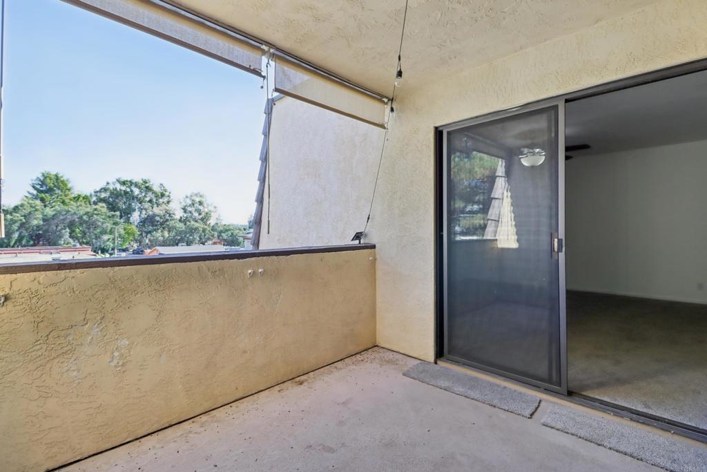 2140 Alpine Glen Place Alpine, CA 91901 - Photo 27 of 34 an empty room with windows