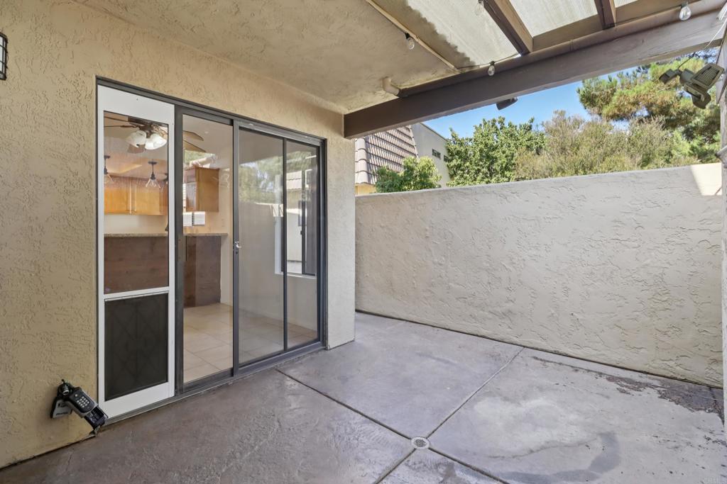 2140 Alpine Glen Place Alpine, CA 91901 - Photo 30 of 34 an empty room with a large window