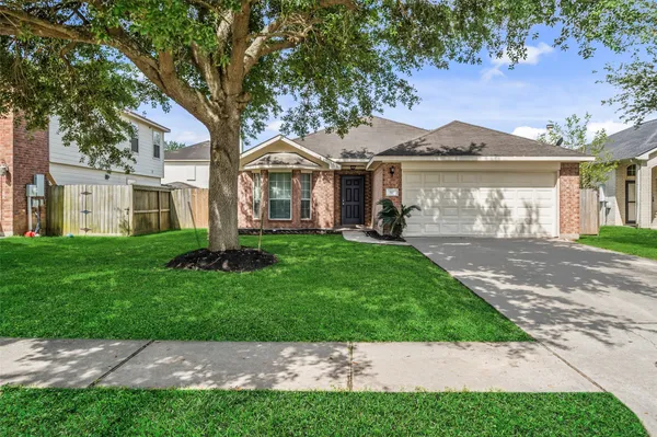 $1,735 | 305 Golden Oak Drive, Texas City, TX 77591