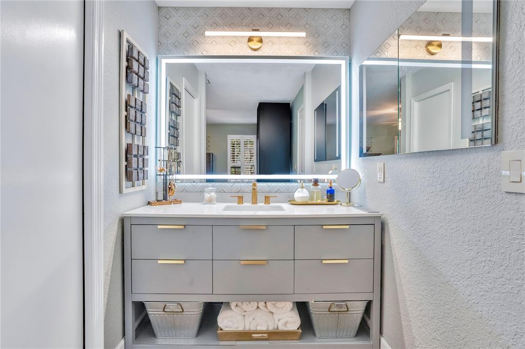 9488 Shortleaf Court Apopka, FL 32703 - Photo 36 of 60 a bathroom with a sink and a mirror