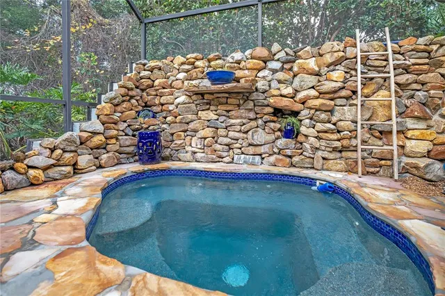 a view of a back yard