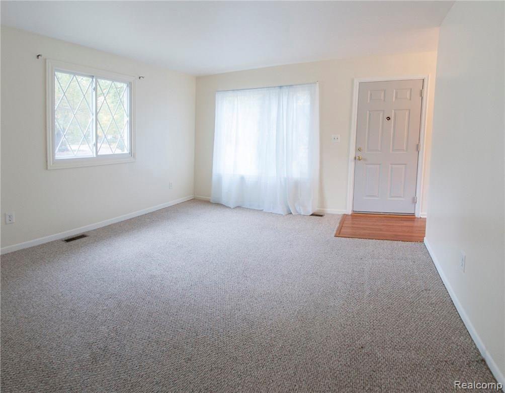 598 North Harris Road Ypsilanti, MI 48198 - Photo 4 of 26 N Harris_598_Living Rm_002.jpg