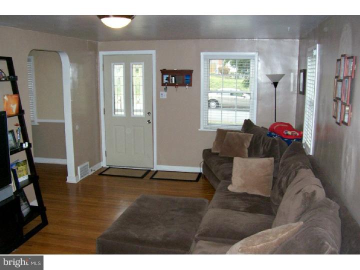 108 Valley View Road Media, PA 19063 - Photo 7 of 23 Living Room