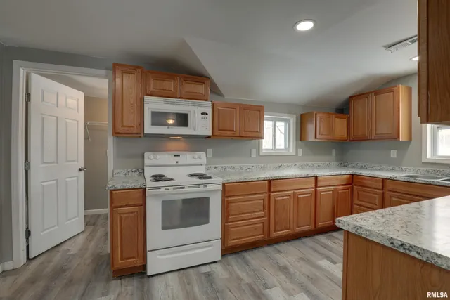 $150,000 | 212 Adams Street, Coatsburg, IL 62325