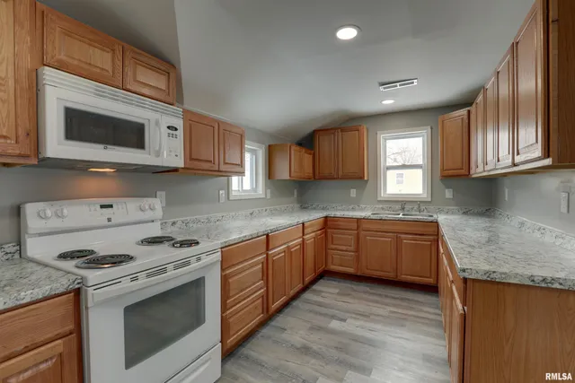 $150,000 | 212 Adams Street, Coatsburg, IL 62325