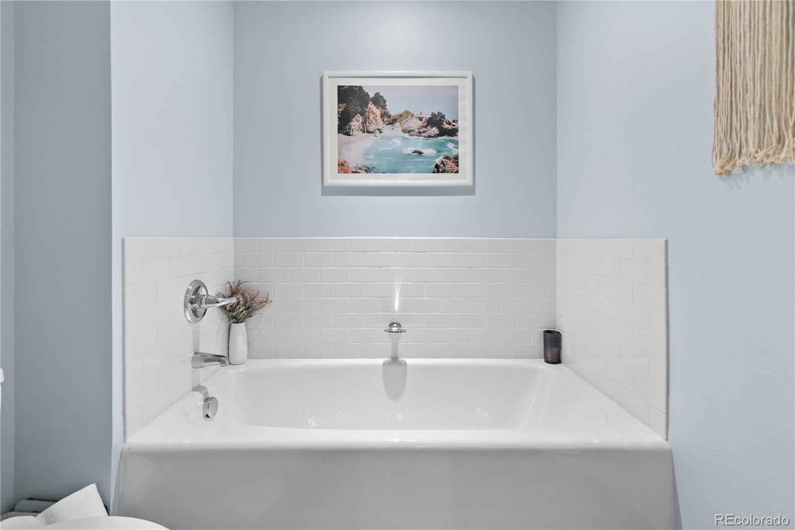 1438 Little Raven Street, Unit 310 Denver, CO 80202 - Photo 17 of 24 a bathroom with a bathtub