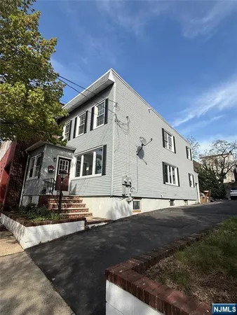 $2,300 | 146 Maple Street, Unit 2, Kearny, NJ 07032