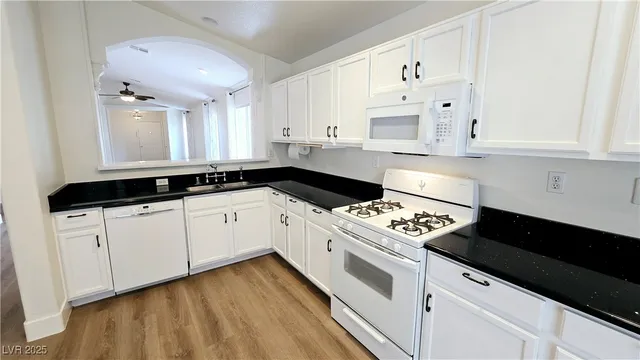 $1,950 | 9633 Boylagh Avenue, Las Vegas, NV 89129