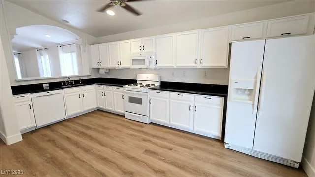 $1,950 | 9633 Boylagh Avenue, Las Vegas, NV 89129