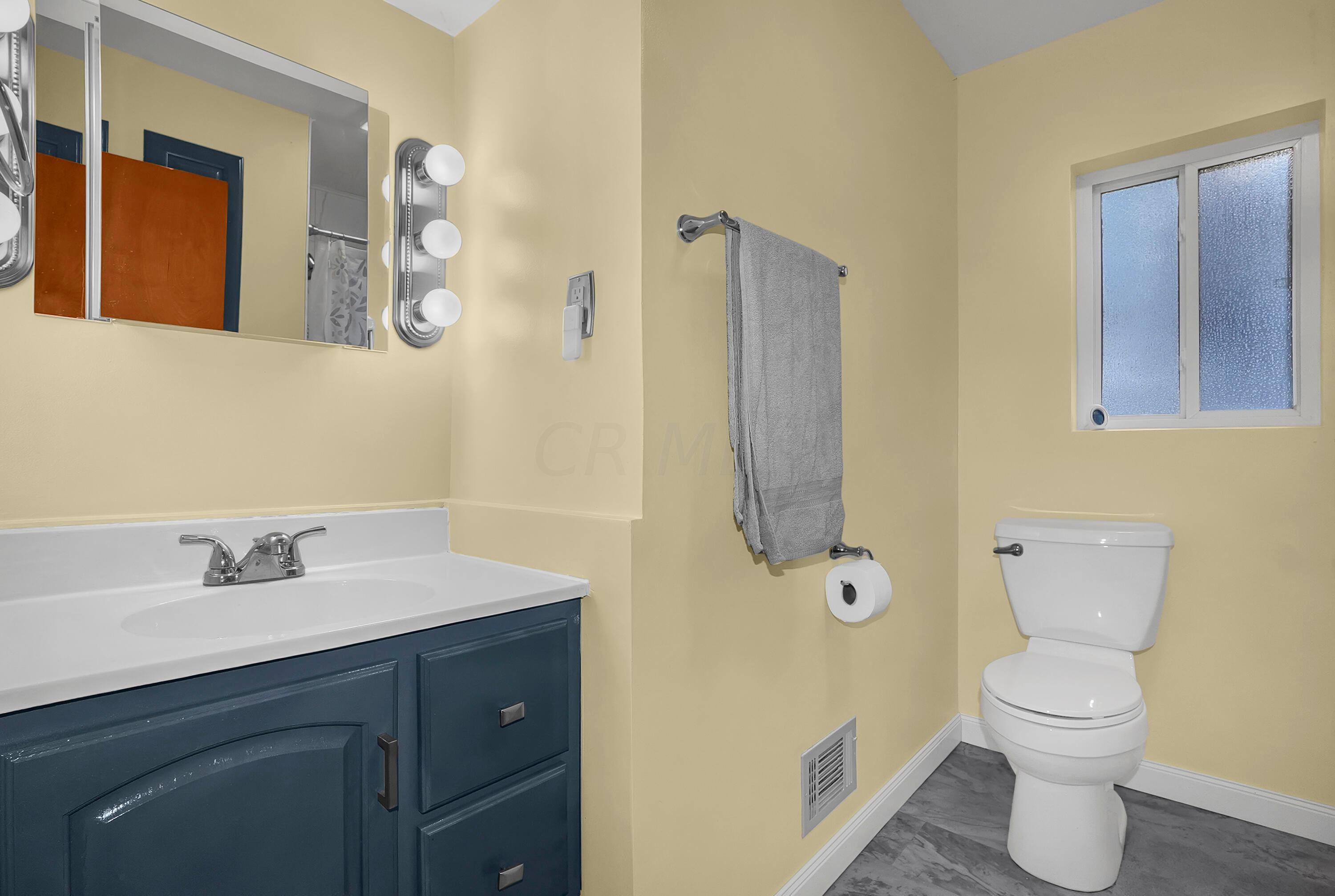 2909 Clime Road Columbus, OH 43223 - Photo 22 of 41 Full Bathroom