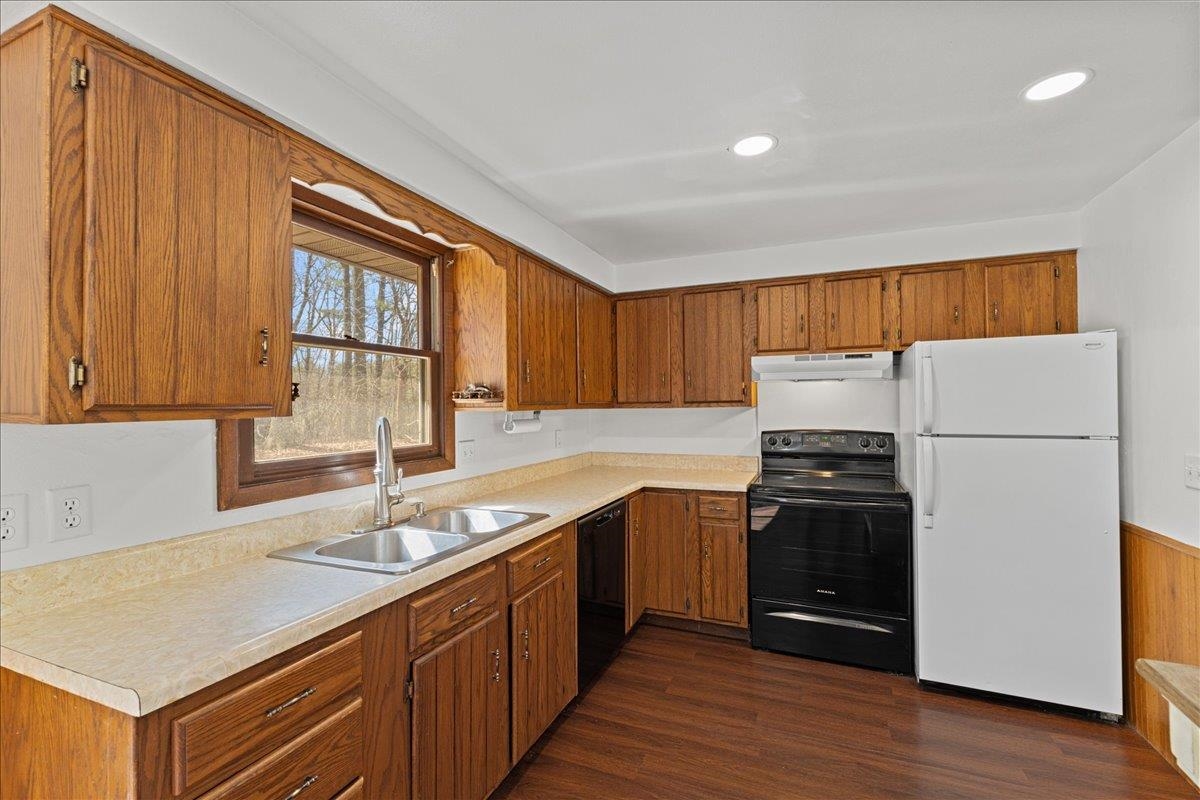 10897 Circle Road Luxemburg, WI 54217 - Photo 4 of 55