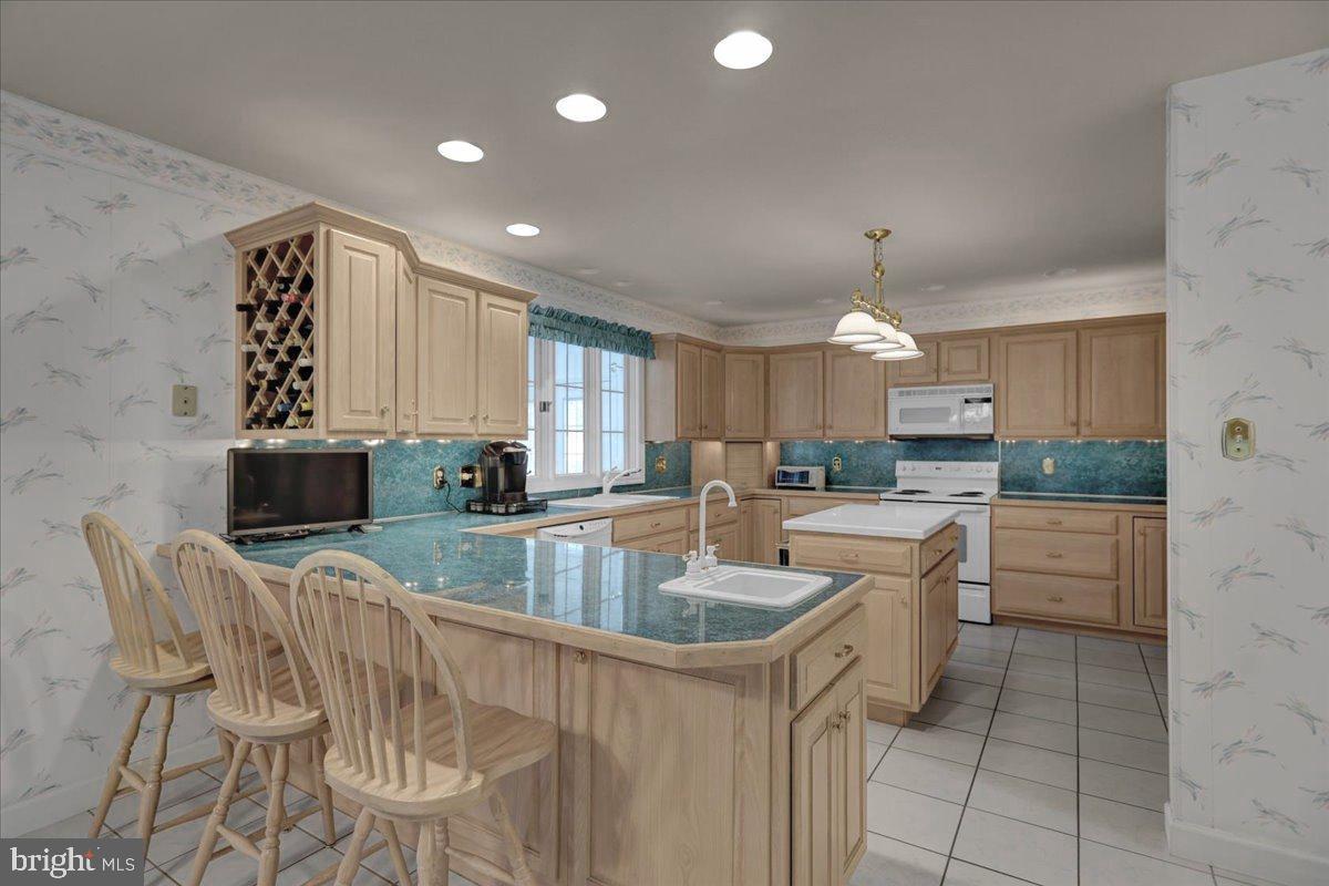 124 Pennsylvania Avenue Sinking Spring, PA 19608 - Photo 12 of 59 68 handle wood cabinetry