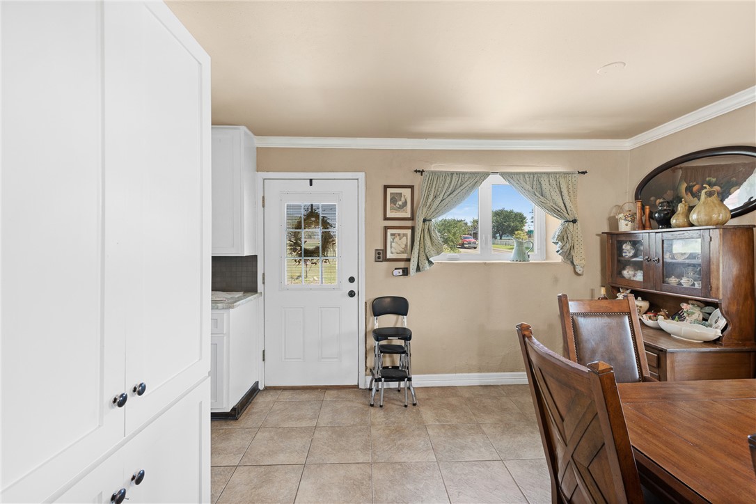 10415 McKnight Road Brenham, TX 77833 - Photo 10 of 23 a view of a livingroom with furniture and window