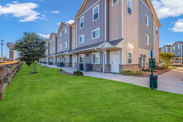 $1,625 | 21155 Gosling Road, Unit 16B, Spring, TX 77388