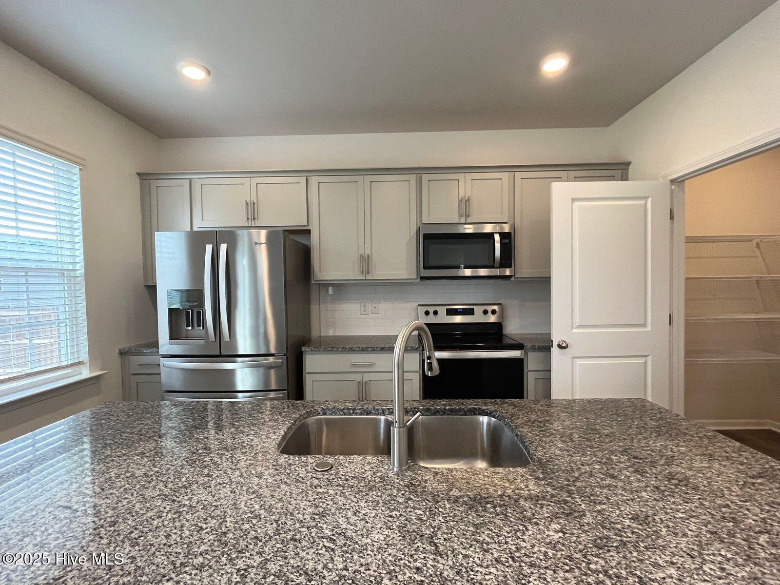 275 Roberts Place Carthage, NC 28327 - Photo 14 of 43 275 kicthen 4