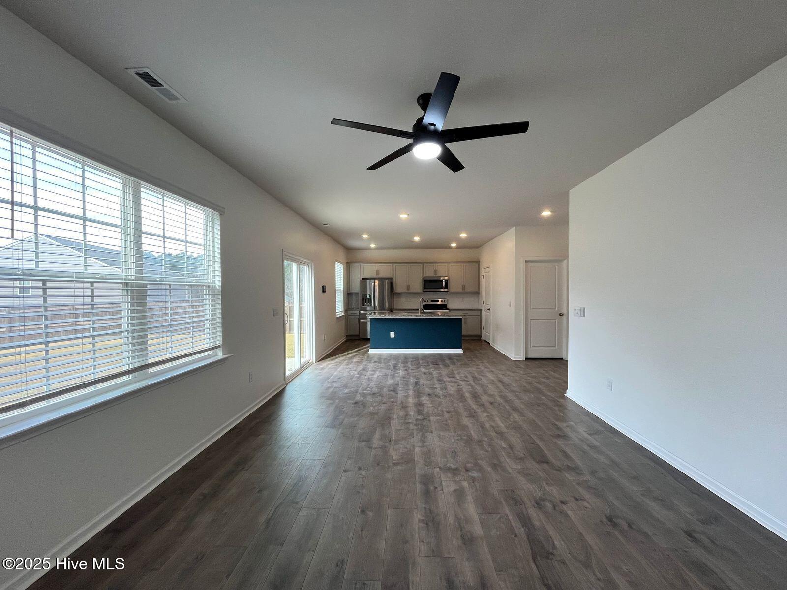 275 Roberts Place Carthage, NC 28327 - Photo 6 of 43 275 living 2