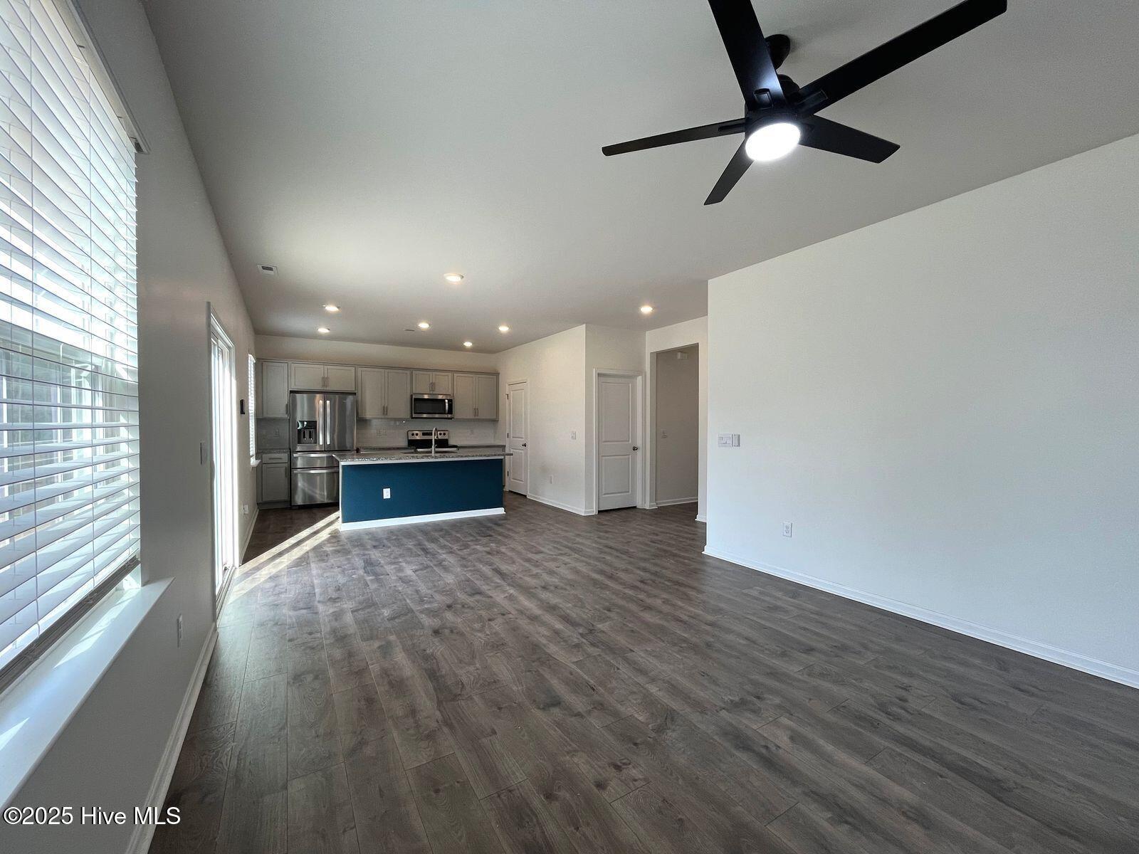 275 Roberts Place Carthage, NC 28327 - Photo 7 of 43 275 living