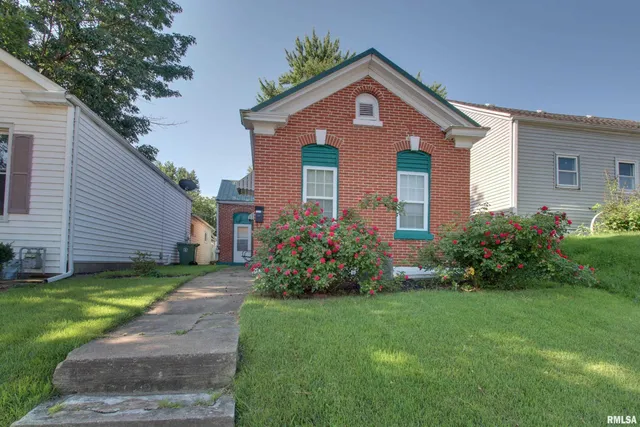 $87,500 | 624 Monroe Street, Quincy, IL 62301