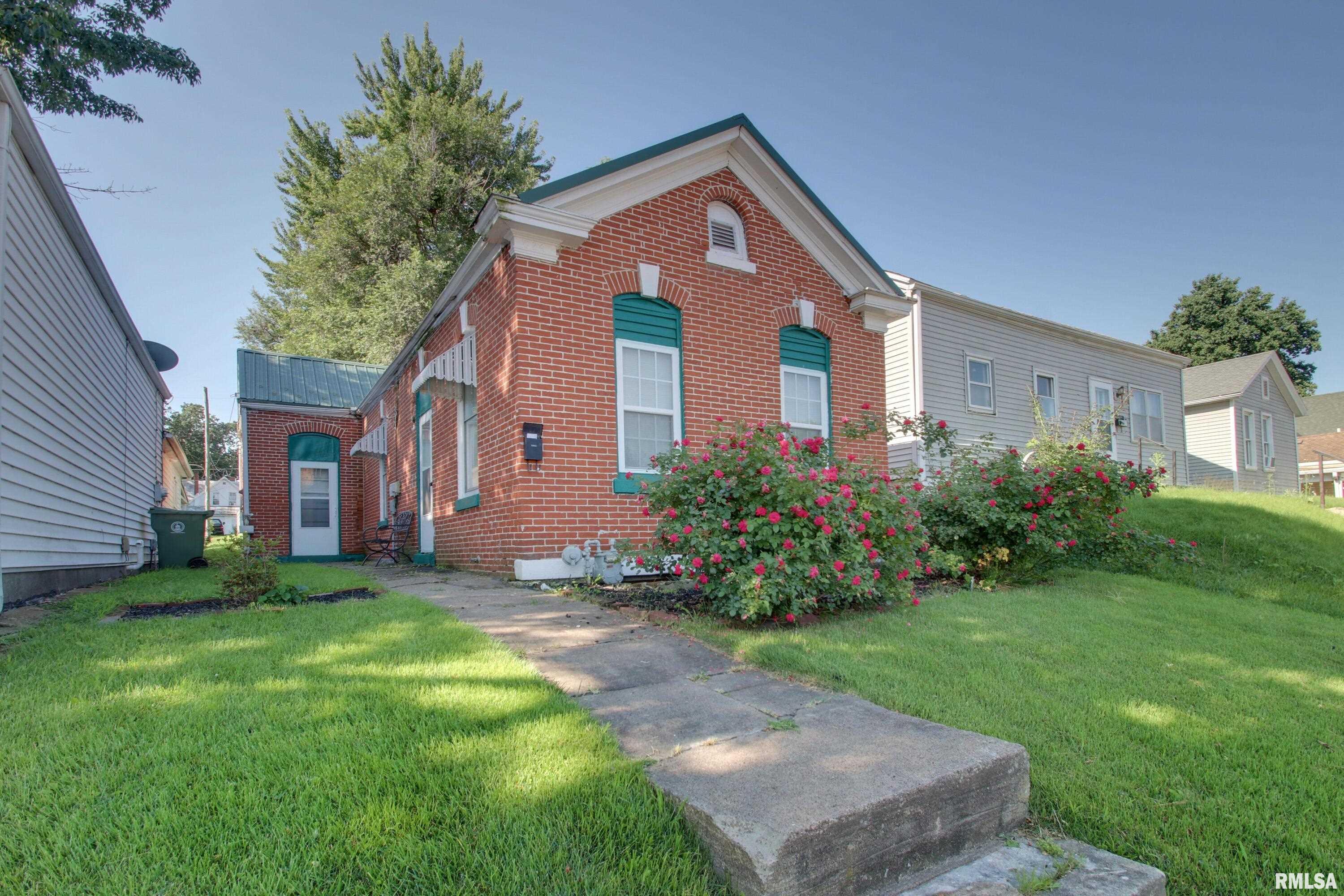 624 Monroe Street Quincy, IL 62301 - Photo 2 of 21