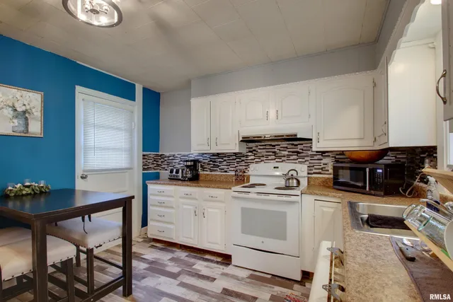 $87,500 | 624 Monroe Street, Quincy, IL 62301