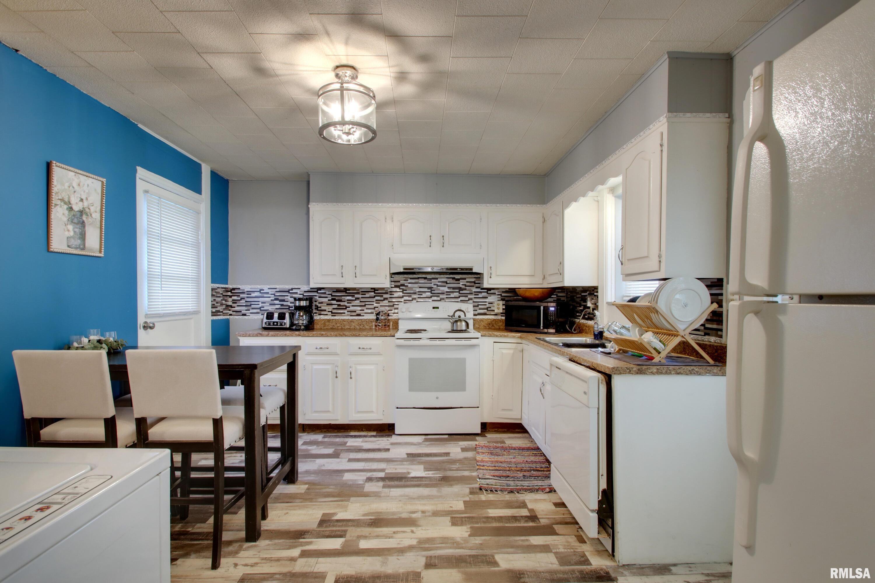 624 Monroe Street Quincy, IL 62301 - Photo 4 of 21