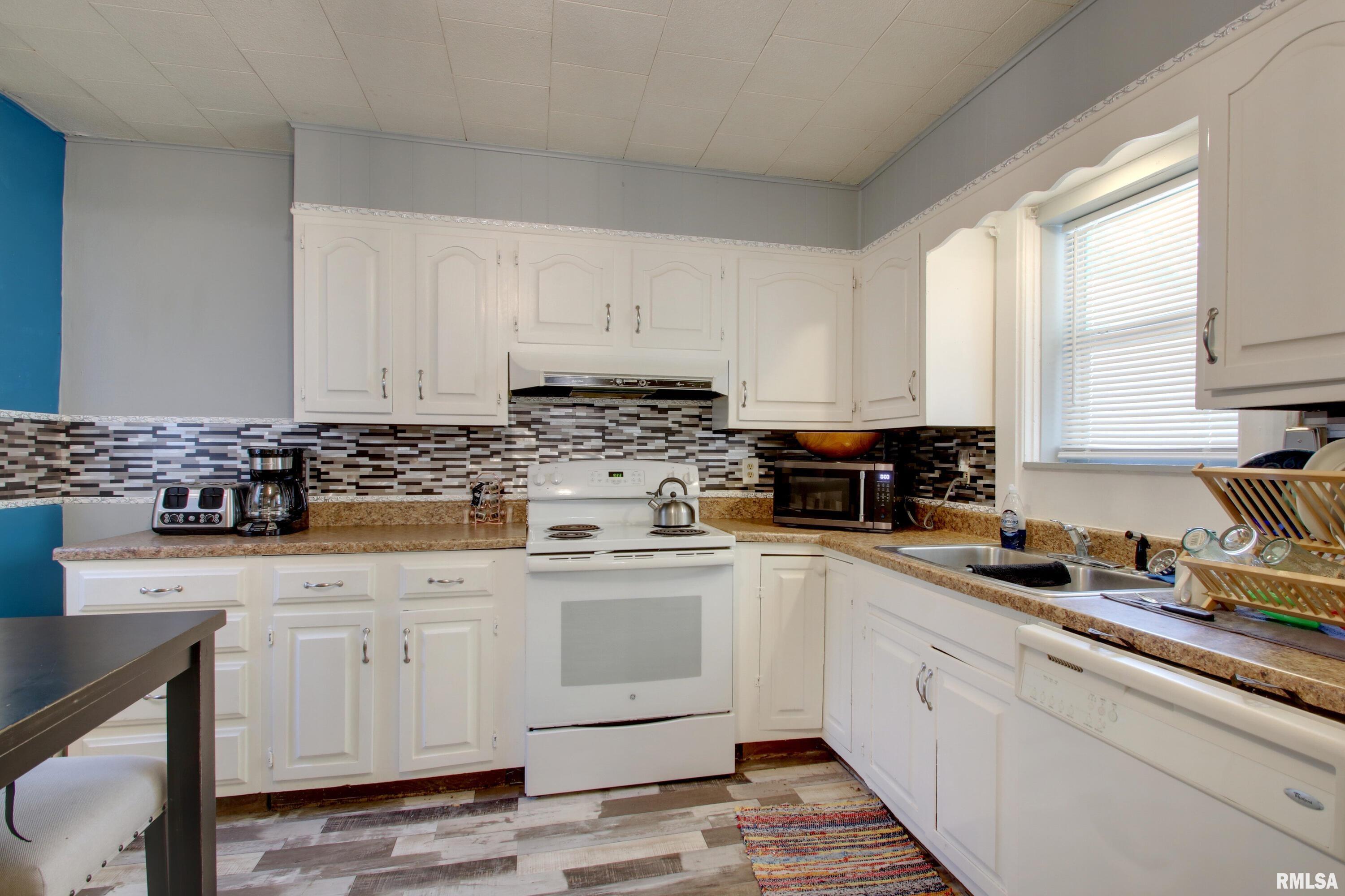 624 Monroe Street Quincy, IL 62301 - Photo 6 of 21