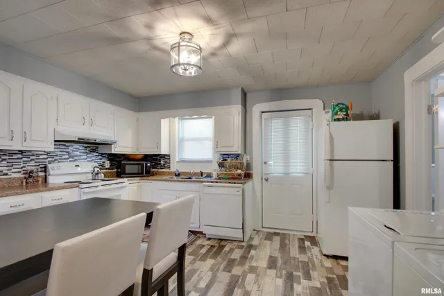 $87,500 | 624 Monroe Street, Quincy, IL 62301