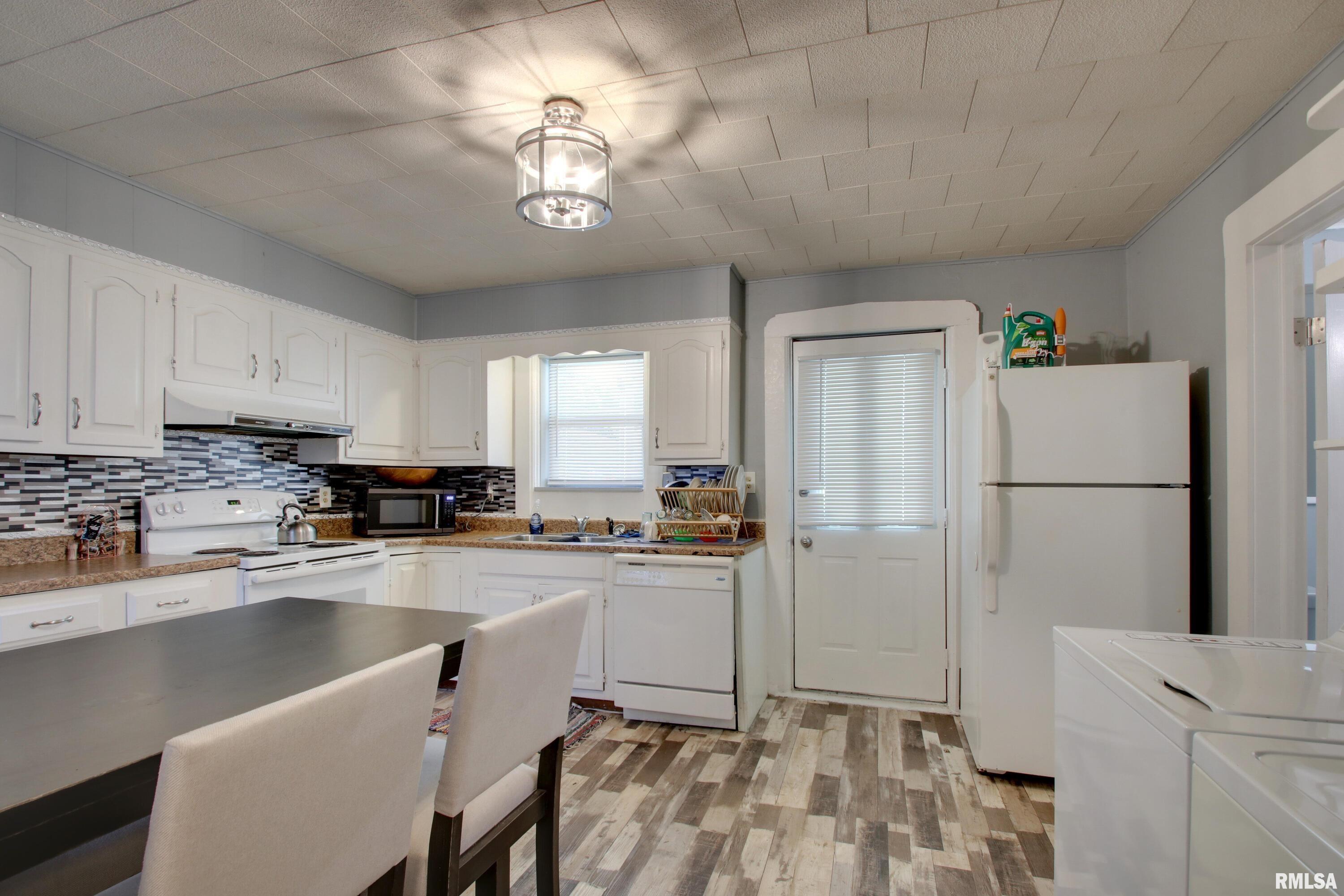 624 Monroe Street Quincy, IL 62301 - Photo 7 of 21