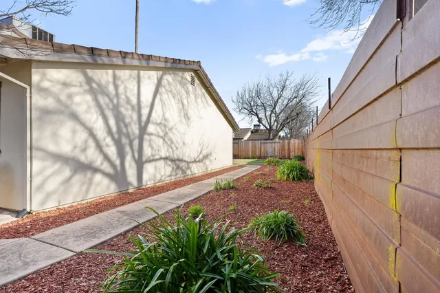 a view of a pathway with a backyard