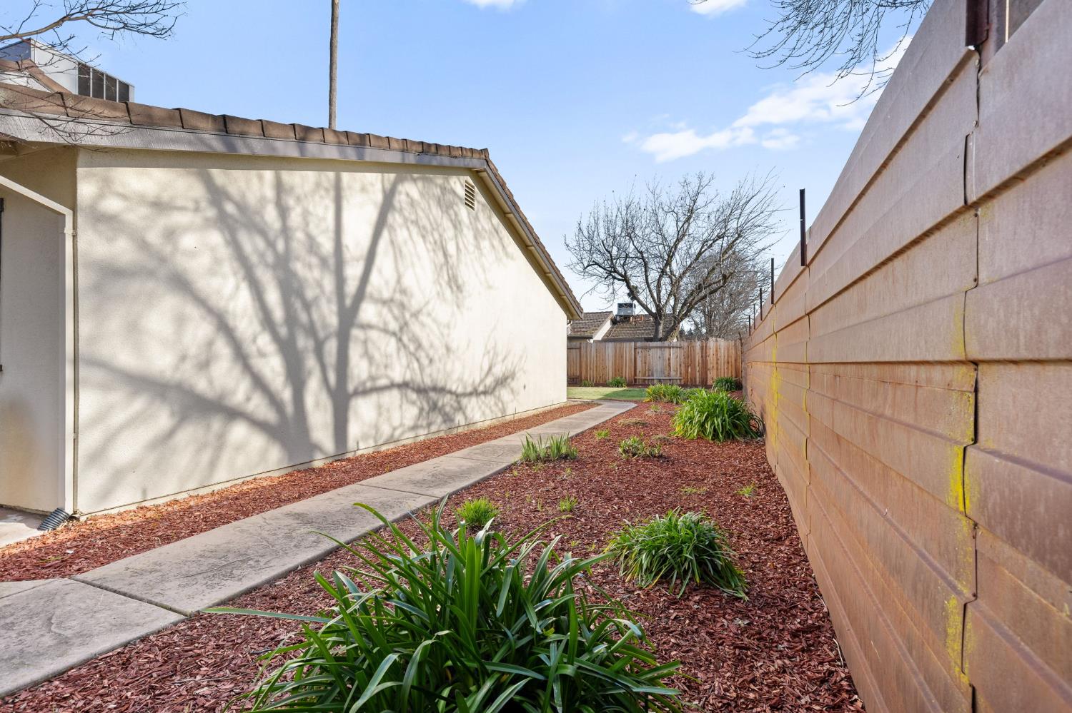 10938 Anza Way Rancho Cordova, CA 95670 - Photo 33 of 37 a view of a pathway with a backyard