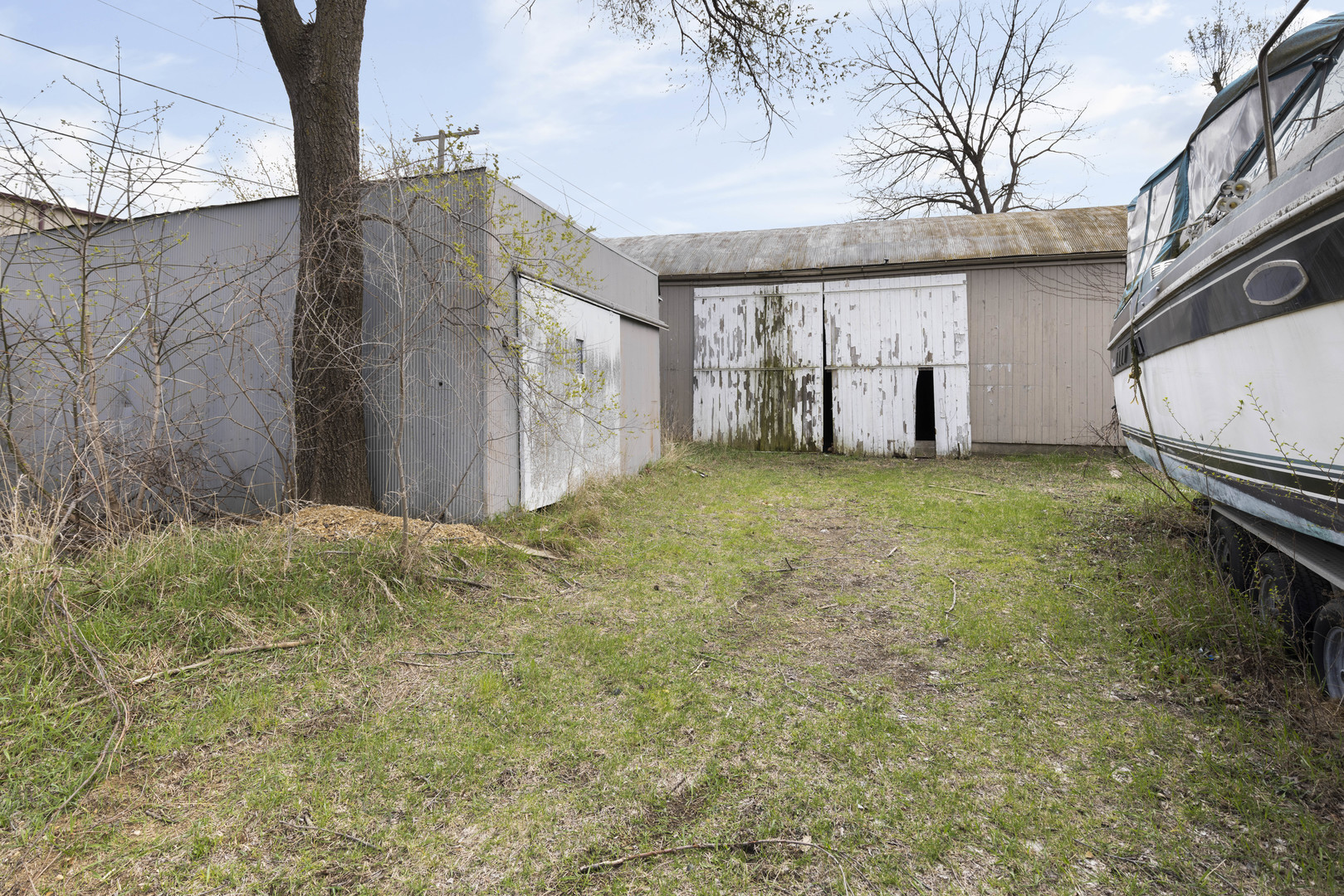 330 East Winslow Street Freeport, IL 61032 - Photo 12 of 15 a view of a house with backyard