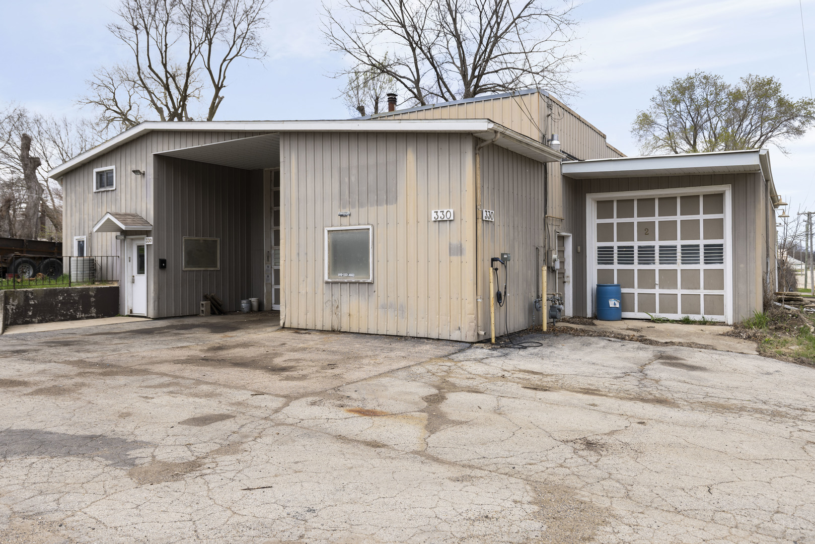 330 East Winslow Street Freeport, IL 61032 - Photo 2 of 15 a house with a outdoor space
