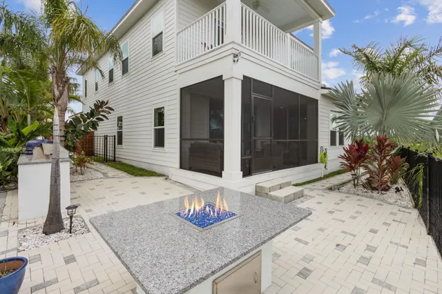 a view of a entryway of the house