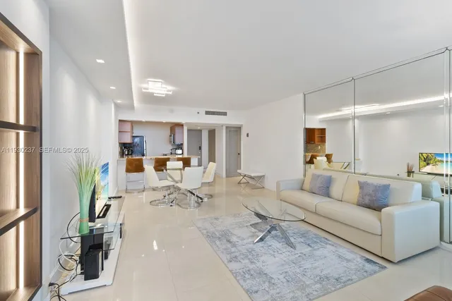 $3,250 | 100 Lincoln Road, Unit 543, Miami Beach, FL 33139
