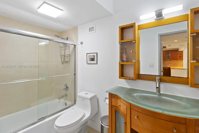 $3,250 | 100 Lincoln Road, Unit 543, Miami Beach, FL 33139