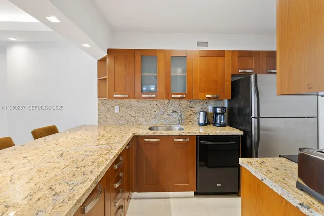 $3,250 | 100 Lincoln Road, Unit 543, Miami Beach, FL 33139