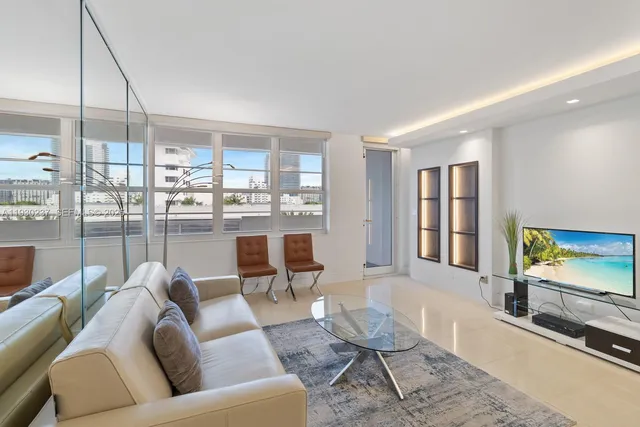 $3,250 | 100 Lincoln Road, Unit 543, Miami Beach, FL 33139