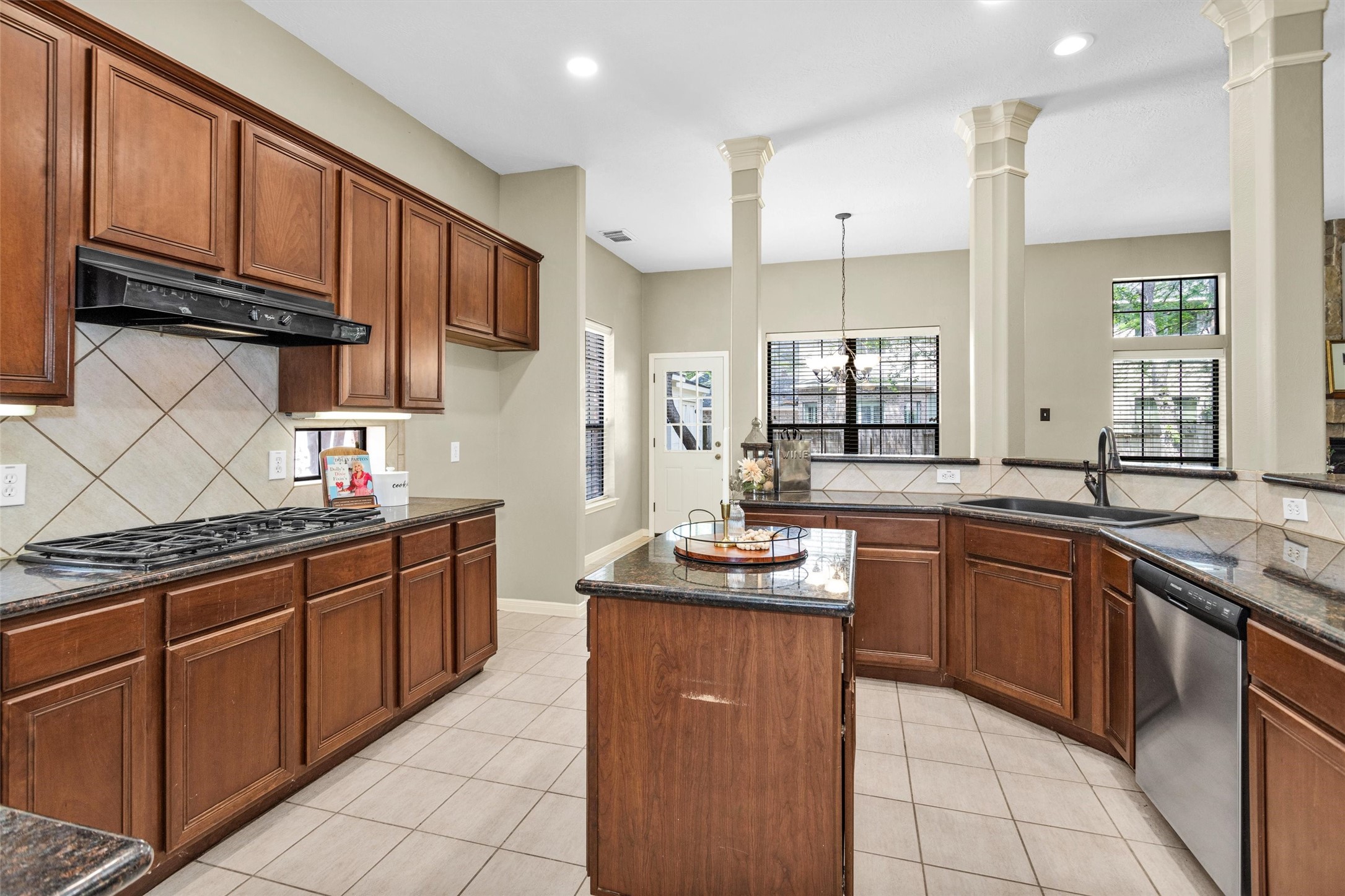 14134 Pollux Court Tomball, TX 77375 - Photo 21 of 50 Island